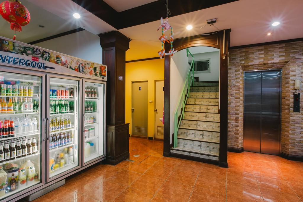 Magnific Patong Hotel Екстериор снимка