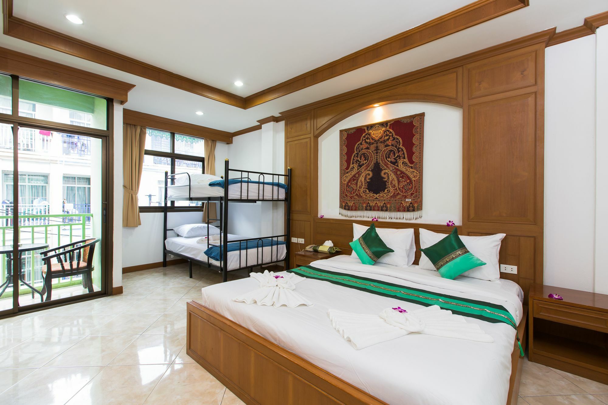 Magnific Patong Hotel Екстериор снимка